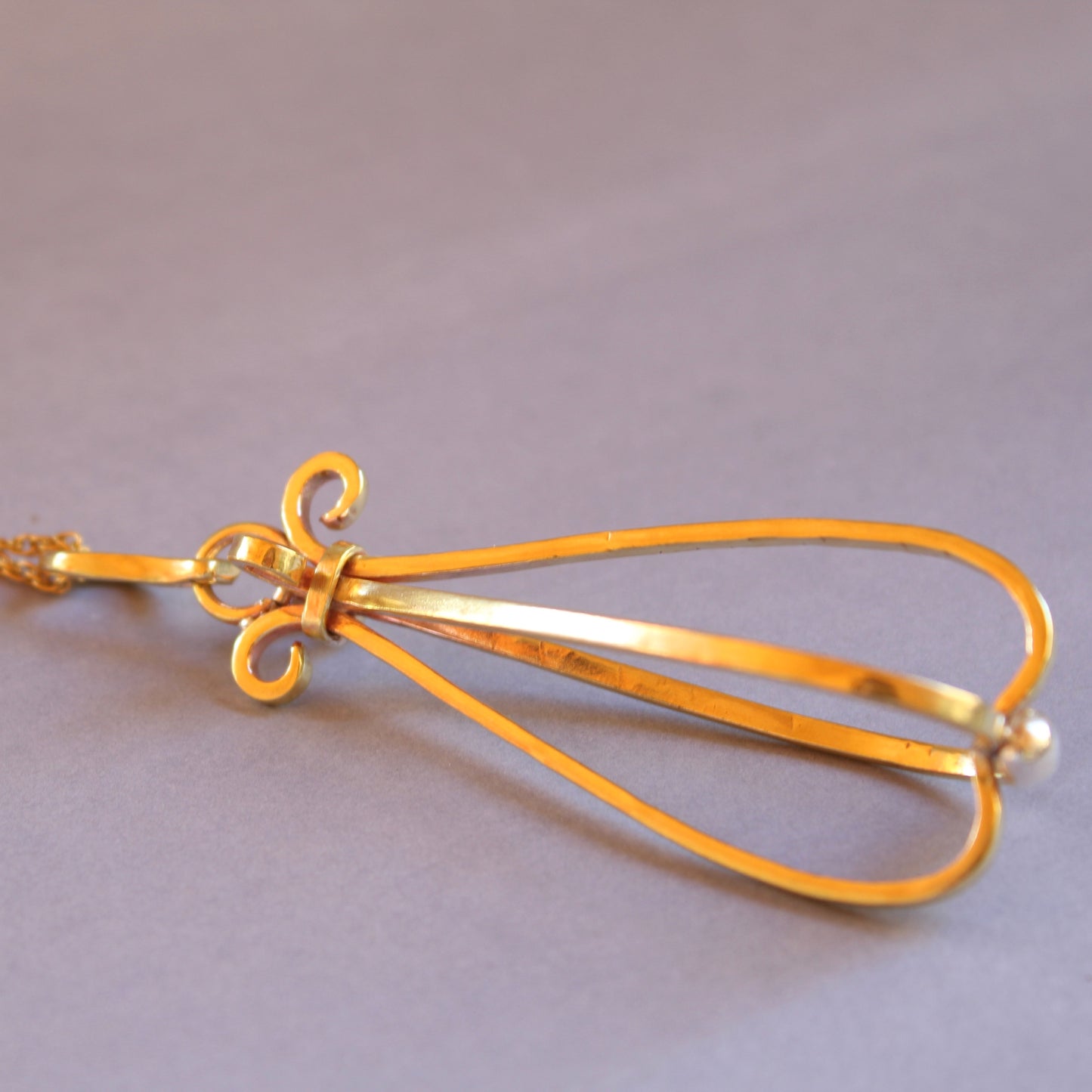 Collar relicario de bronce grande