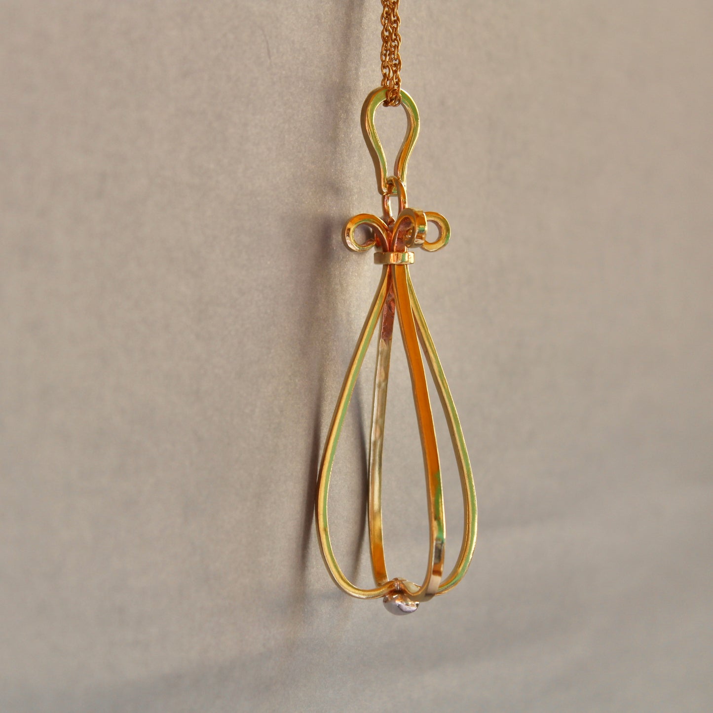 Collar relicario de bronce grande