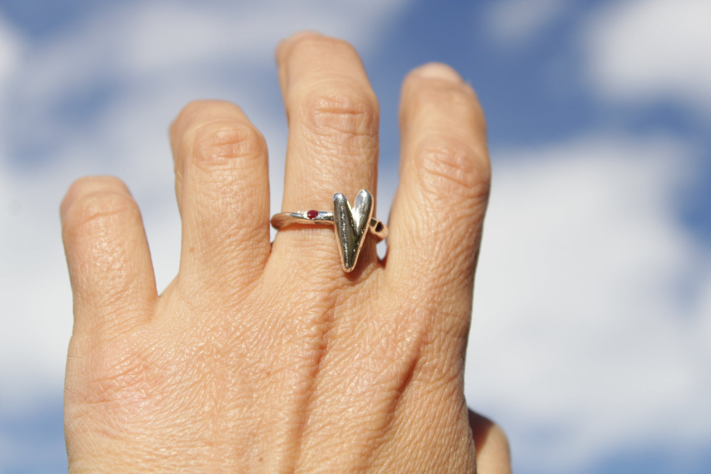 Anillo Corazón en Plata 950 con Circones | Joyería Artesanal Forjadas