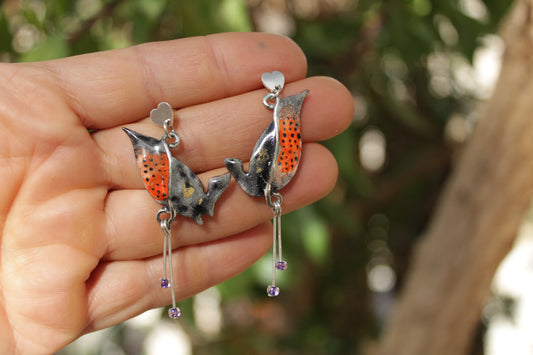 Aros Chucao de Cobre Esmaltado al Fuego y Plata – Aros de Ave Chilena Hechos a Mano – Joyería Artesanal Inspirada en la Naturaleza de Chile