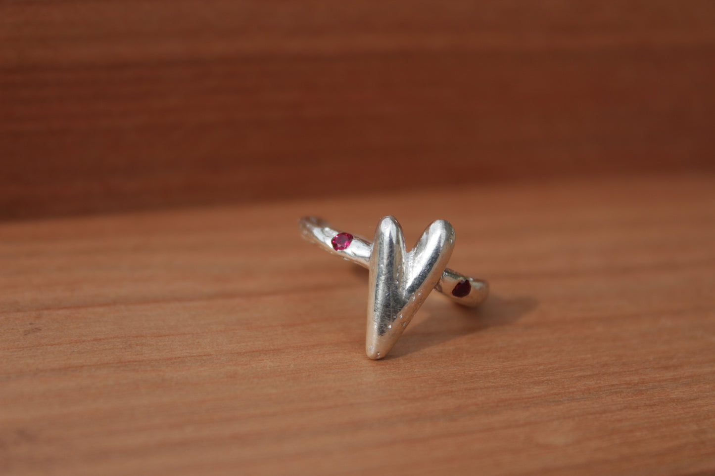 Anillo Corazón en Plata 950 con Circones | Joyería Artesanal Forjadas