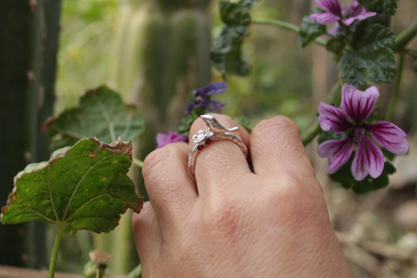 Anillo de Plata 950 Ave y Flor con Tres Circones | Hecho a Mano