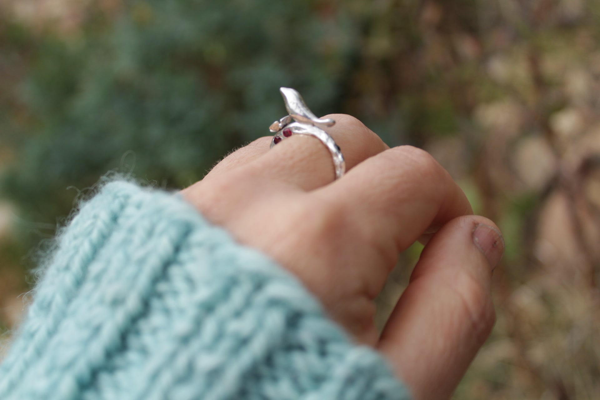 Anillo de plata 850 ave y flor con circones. Hecho a mano.