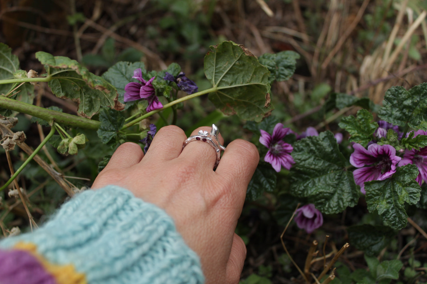 Anillo de plata 850 ave y flor con circones. Hecho a mano.