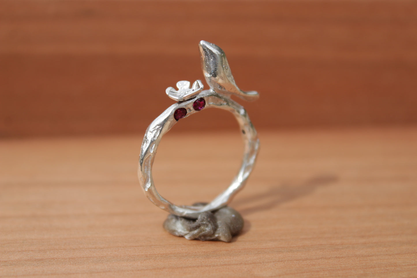 Anillo de Plata 950 Ave y Flor con Tres Circones | Hecho a Mano