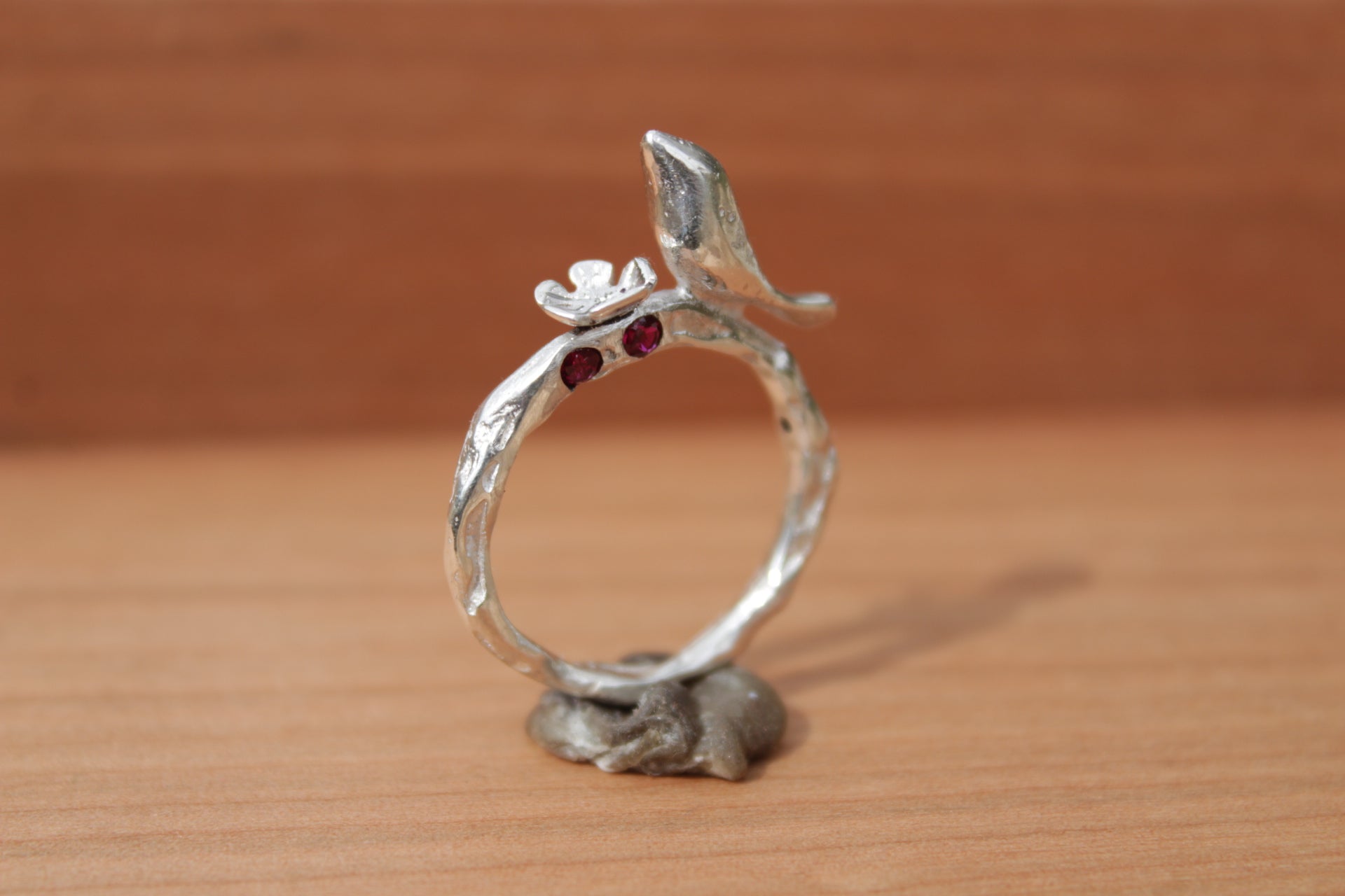 Anillo de Plata 950 Ave y Flor con Tres Circones | Hecho a Mano