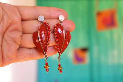 Aros Cactus Corazón de cobre esmaltado al fuego hechos a mano en Chile, color rojo con cristales rojos.