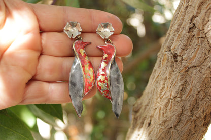Flor de plata, Loica de cobre esmaltado al fuego por ambos lados, bronce y oro. 