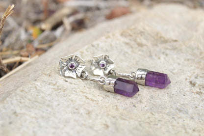 Aros Patita de Guanaco en plata 950 con amatista natural, joyería artesanal hecha a mano en el Valle de Elqui, Chile.