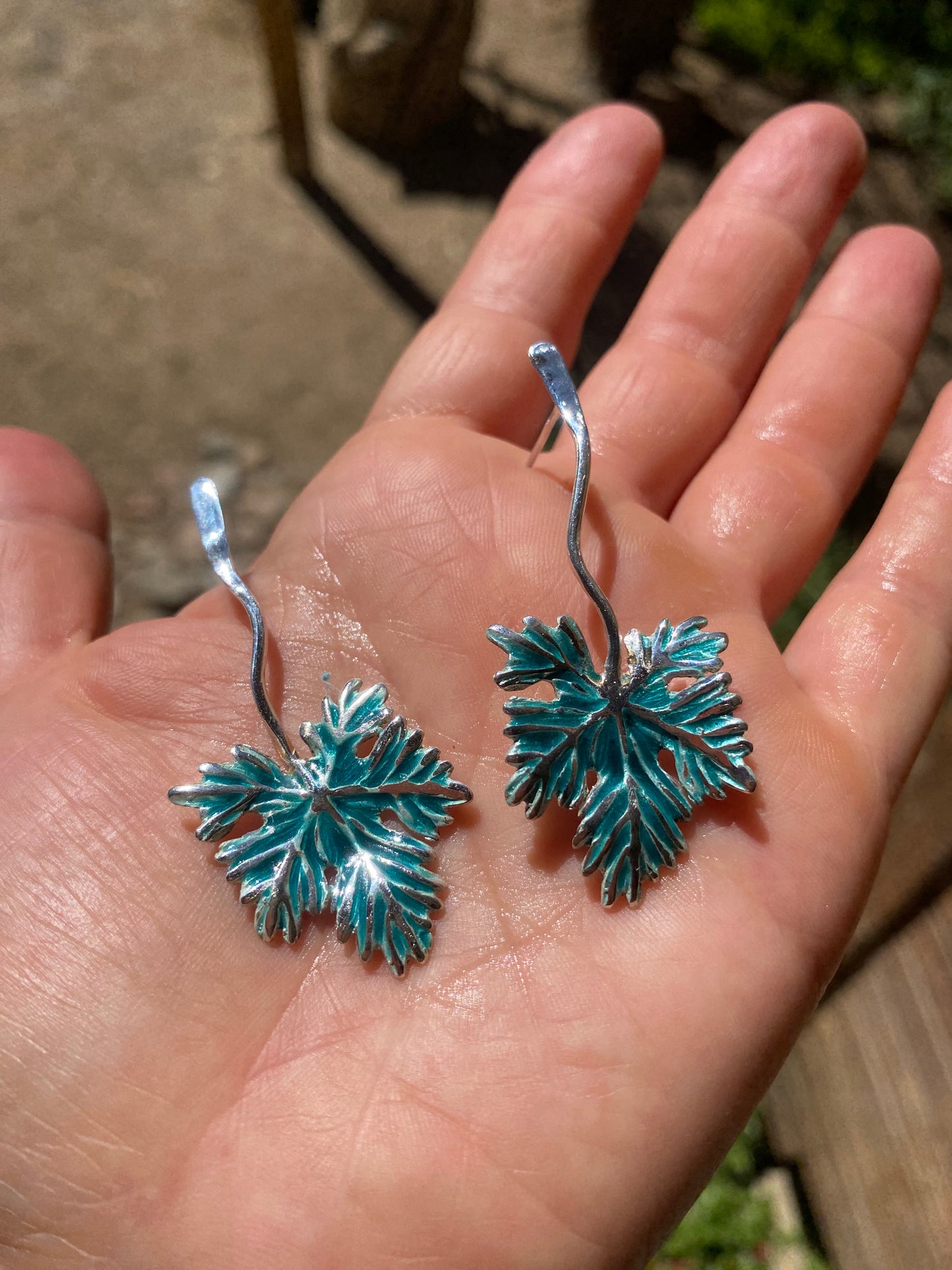 Aros Hojas de Parra de Plata Esmaltada al Fuego | Joyería Artesanal Chilena