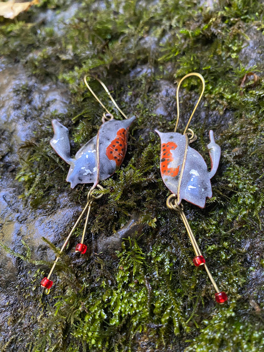 Aros Chucao de Cobre Esmaltado al Fuego y Plata – Aros de Ave Chilena Hechos a Mano – Joyería Artesanal Inspirada en la Naturaleza de Chile