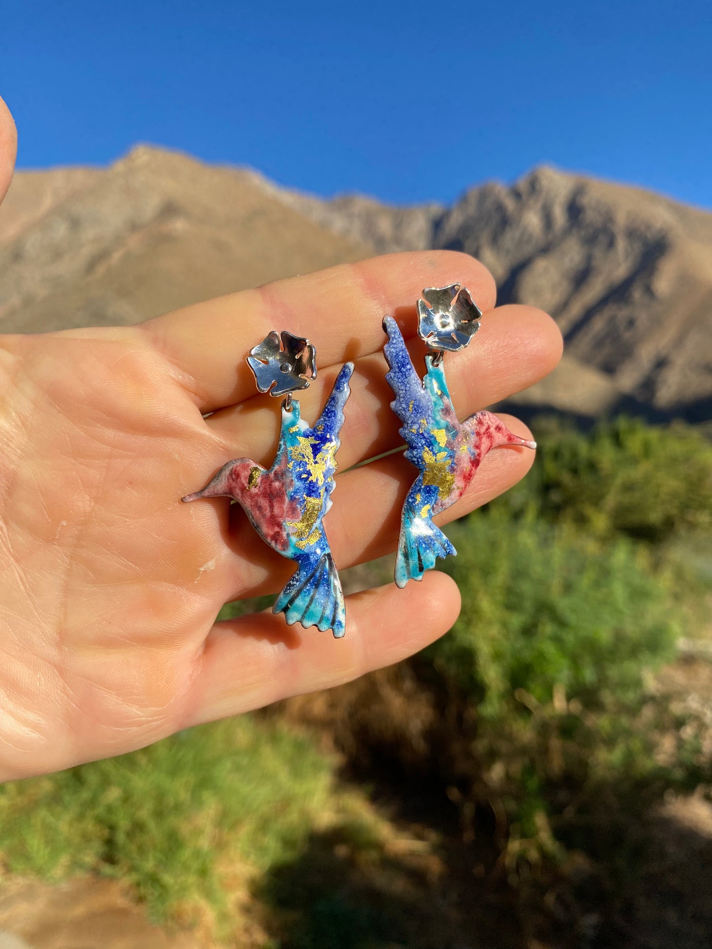 Aros Colibrí de Plata y Cobre Esmaltado al Fuego | Joyería Artesanal Chilena